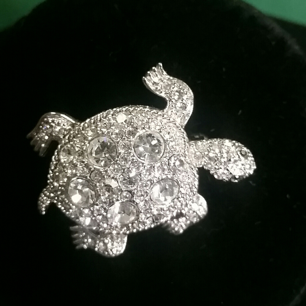 Very pretty crystal stones turtle brooch.